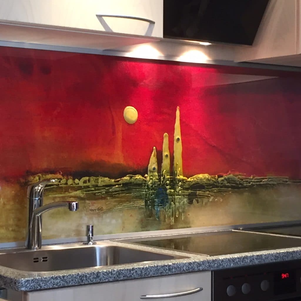 Künstlerische Küchenrückwand aus Glas – handgefertigtes Unikat von Hardy